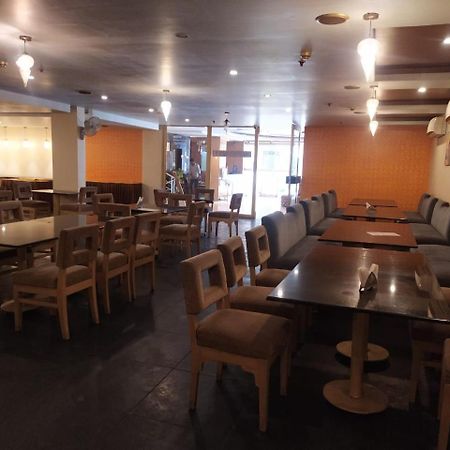 Blossom Rooms Hotel Vashishtha - Free Lunch Or Dinner- Free Breakfast Hajdarabad Zewnętrze zdjęcie