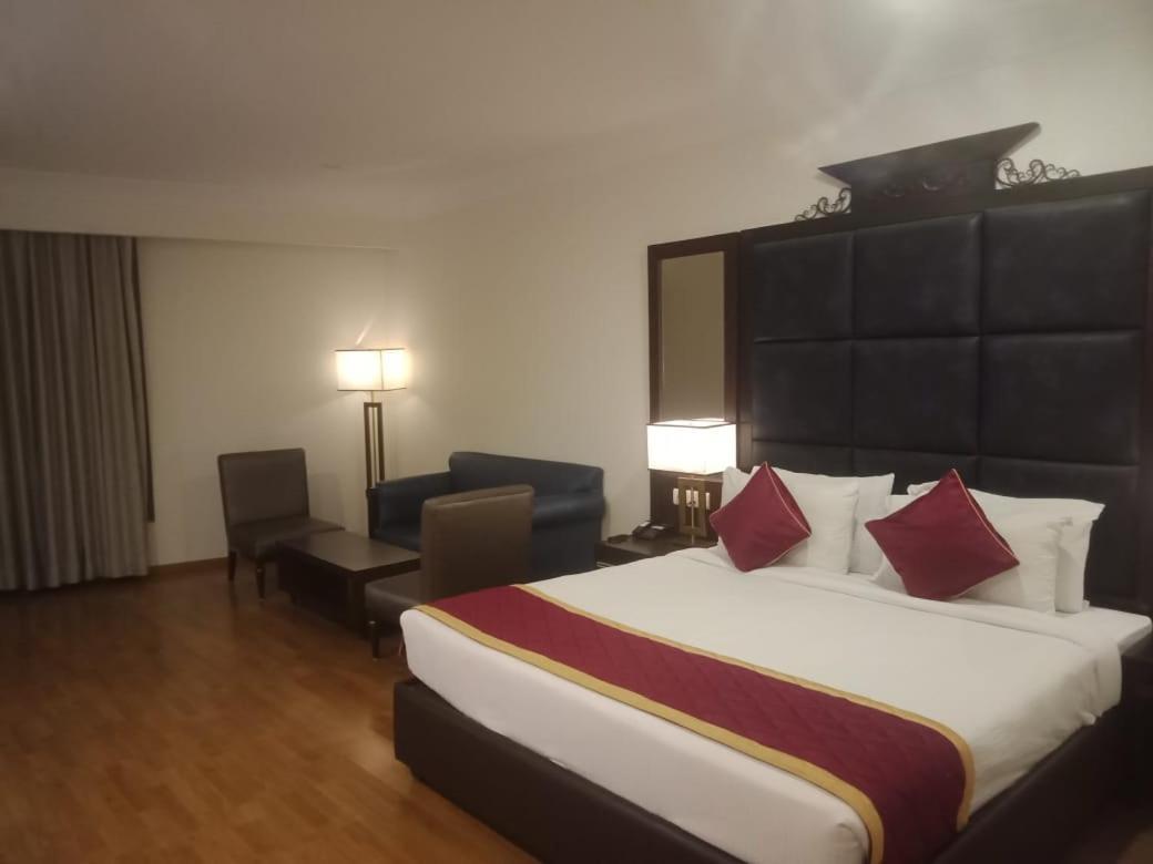 Blossom Rooms Hotel Vashishtha - Free Lunch Or Dinner- Free Breakfast Hajdarabad Zewnętrze zdjęcie