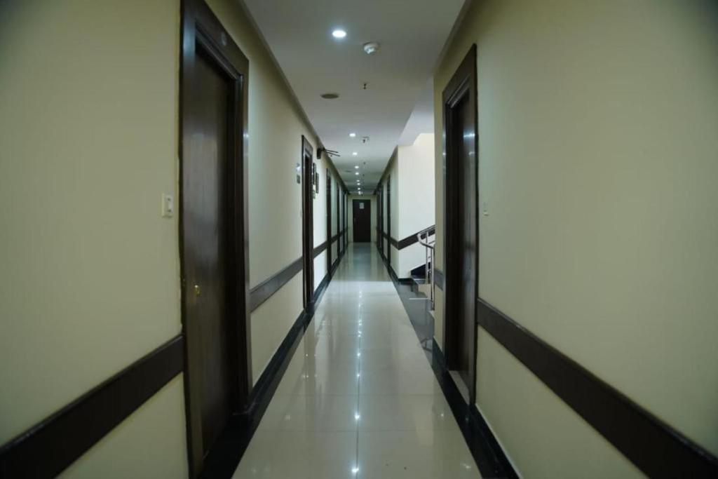 Blossom Rooms Hotel Vashishtha - Free Lunch Or Dinner- Free Breakfast Hajdarabad Zewnętrze zdjęcie