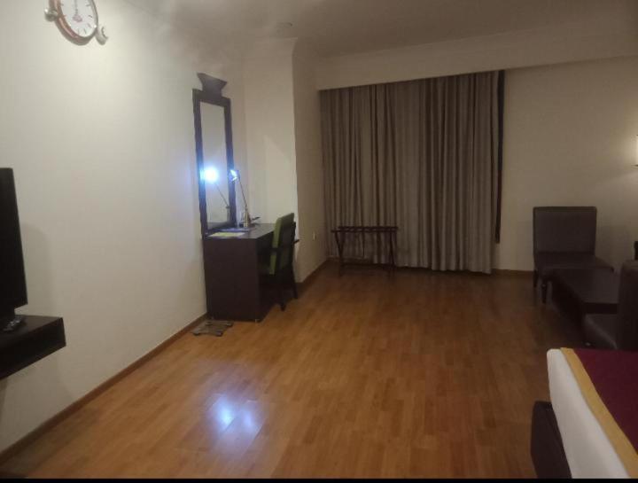 Blossom Rooms Hotel Vashishtha - Free Lunch Or Dinner- Free Breakfast Hajdarabad Zewnętrze zdjęcie