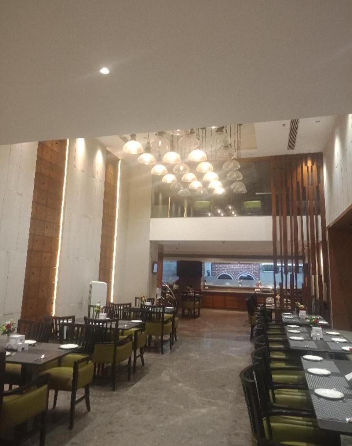 Blossom Rooms Hotel Vashishtha - Free Lunch Or Dinner- Free Breakfast Hajdarabad Zewnętrze zdjęcie
