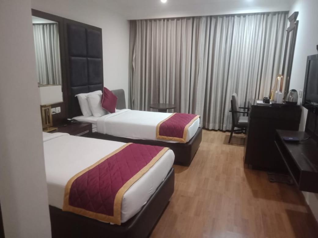 Blossom Rooms Hotel Vashishtha - Free Lunch Or Dinner- Free Breakfast Hajdarabad Zewnętrze zdjęcie