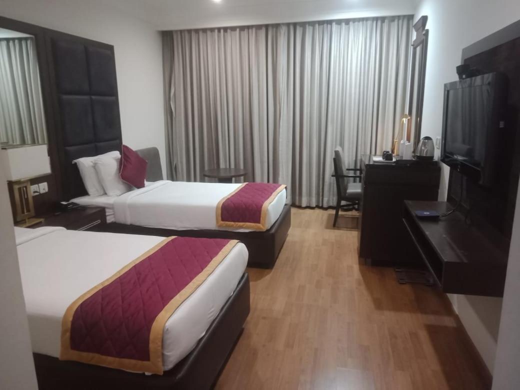 Blossom Rooms Hotel Vashishtha - Free Lunch Or Dinner- Free Breakfast Hajdarabad Zewnętrze zdjęcie