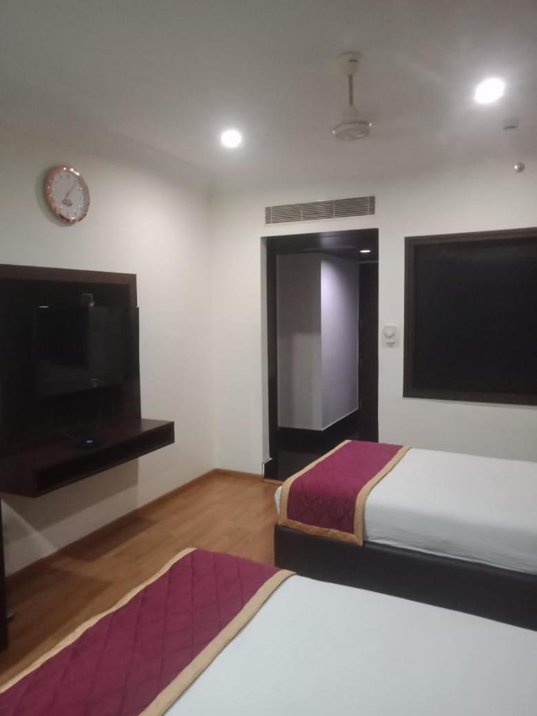 Blossom Rooms Hotel Vashishtha - Free Lunch Or Dinner- Free Breakfast Hajdarabad Zewnętrze zdjęcie