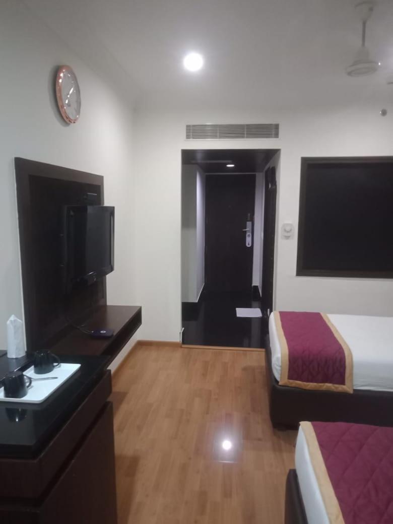 Blossom Rooms Hotel Vashishtha - Free Lunch Or Dinner- Free Breakfast Hajdarabad Zewnętrze zdjęcie
