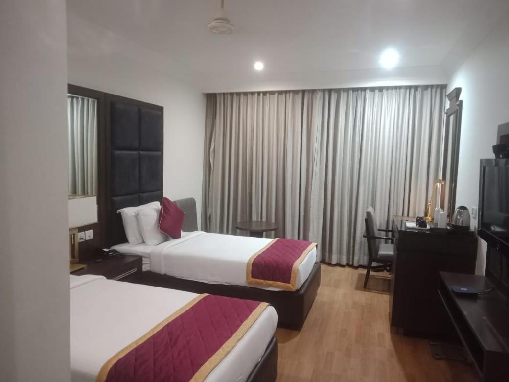 Blossom Rooms Hotel Vashishtha - Free Lunch Or Dinner- Free Breakfast Hajdarabad Zewnętrze zdjęcie