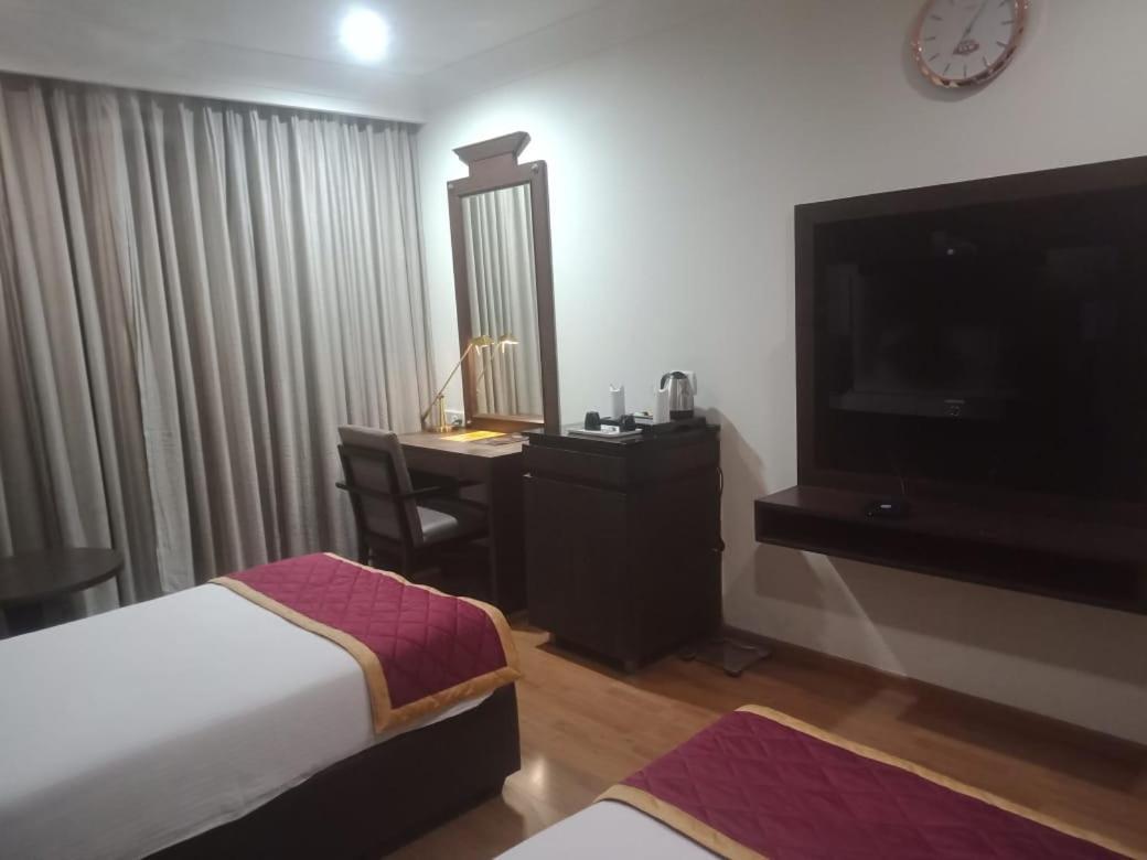 Blossom Rooms Hotel Vashishtha - Free Lunch Or Dinner- Free Breakfast Hajdarabad Zewnętrze zdjęcie