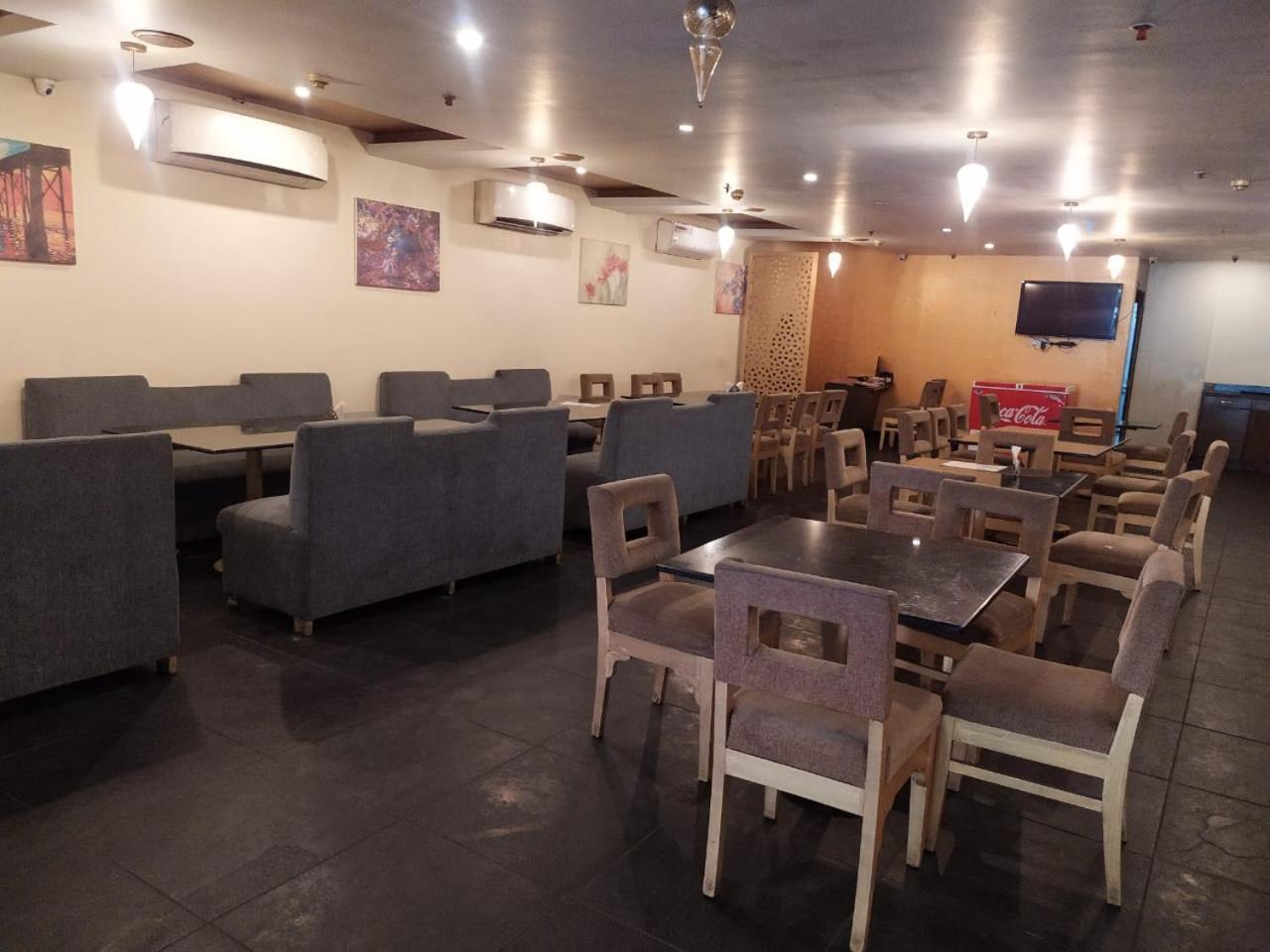 Blossom Rooms Hotel Vashishtha - Free Lunch Or Dinner- Free Breakfast Hajdarabad Zewnętrze zdjęcie