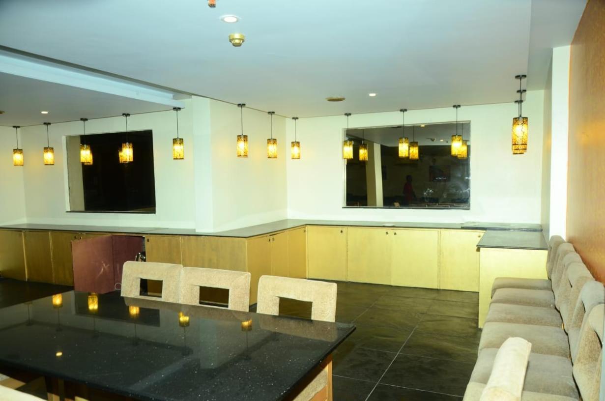 Blossom Rooms Hotel Vashishtha - Free Lunch Or Dinner- Free Breakfast Hajdarabad Zewnętrze zdjęcie