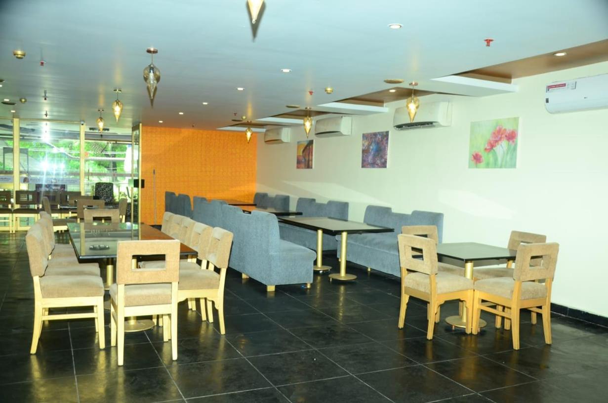 Blossom Rooms Hotel Vashishtha - Free Lunch Or Dinner- Free Breakfast Hajdarabad Zewnętrze zdjęcie