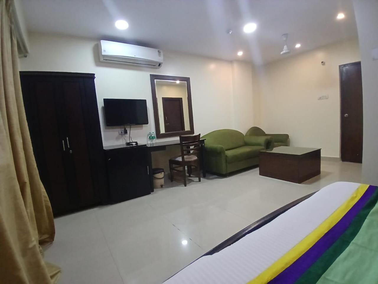 Blossom Rooms Hotel Vashishtha - Free Lunch Or Dinner- Free Breakfast Hajdarabad Zewnętrze zdjęcie